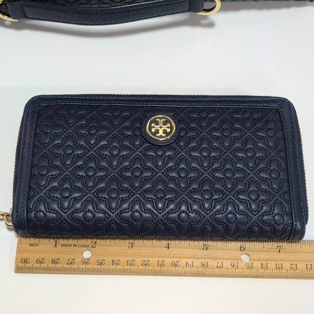 Tory Burch Bryant Tote with Matching Wallet Navy Blue - Picture 12 of 16